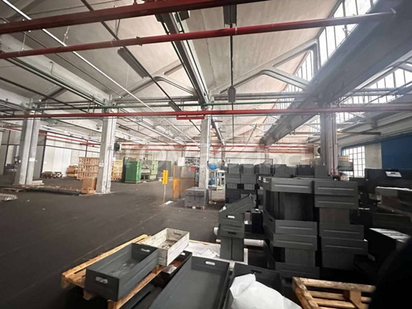 locale commerciale in affitto a Novara in zona zona Sant'Andrea - San Rocco