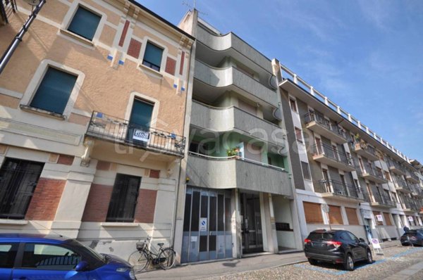 appartamento in affitto a Novara in zona Centro Città