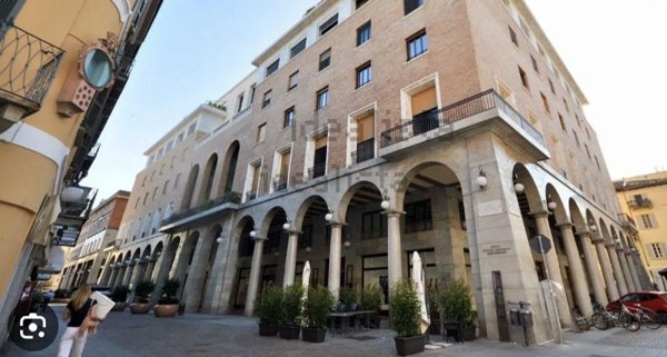 negozio in affitto a Novara in zona Centro Città