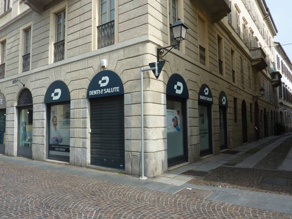 negozio in affitto a Novara in zona Centro Città