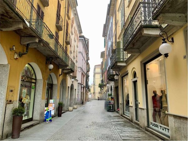 negozio in affitto a Novara in zona Centro Città