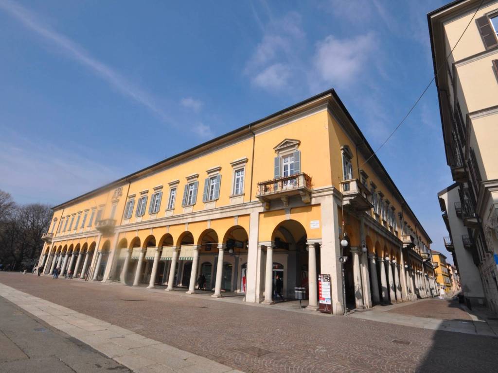 appartamento in affitto a Novara in zona Centro Città