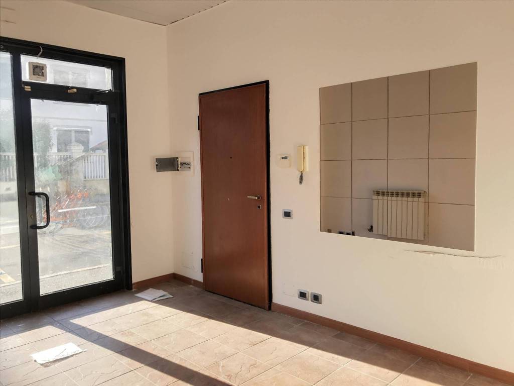 negozio in affitto a Novara in zona zona Agogna - San Paolo