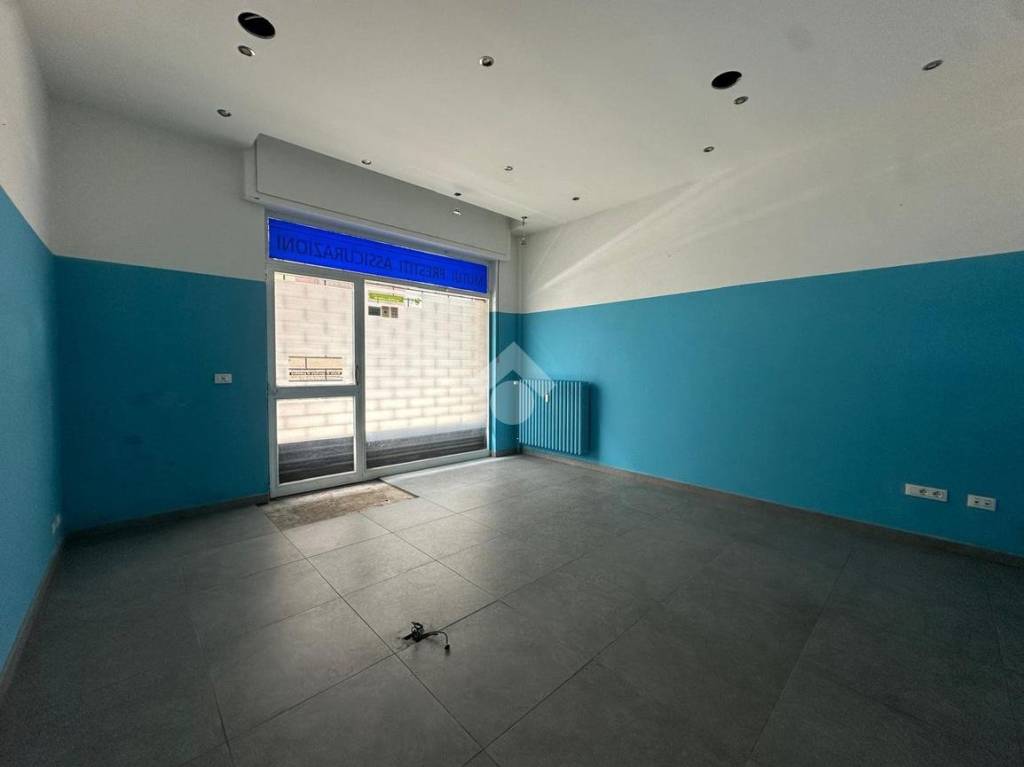 negozio in affitto a Novara in zona zona Sacro Cuore