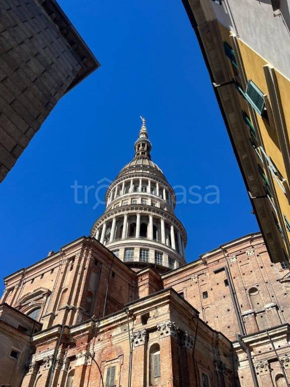 negozio in affitto a Novara in zona Centro Città