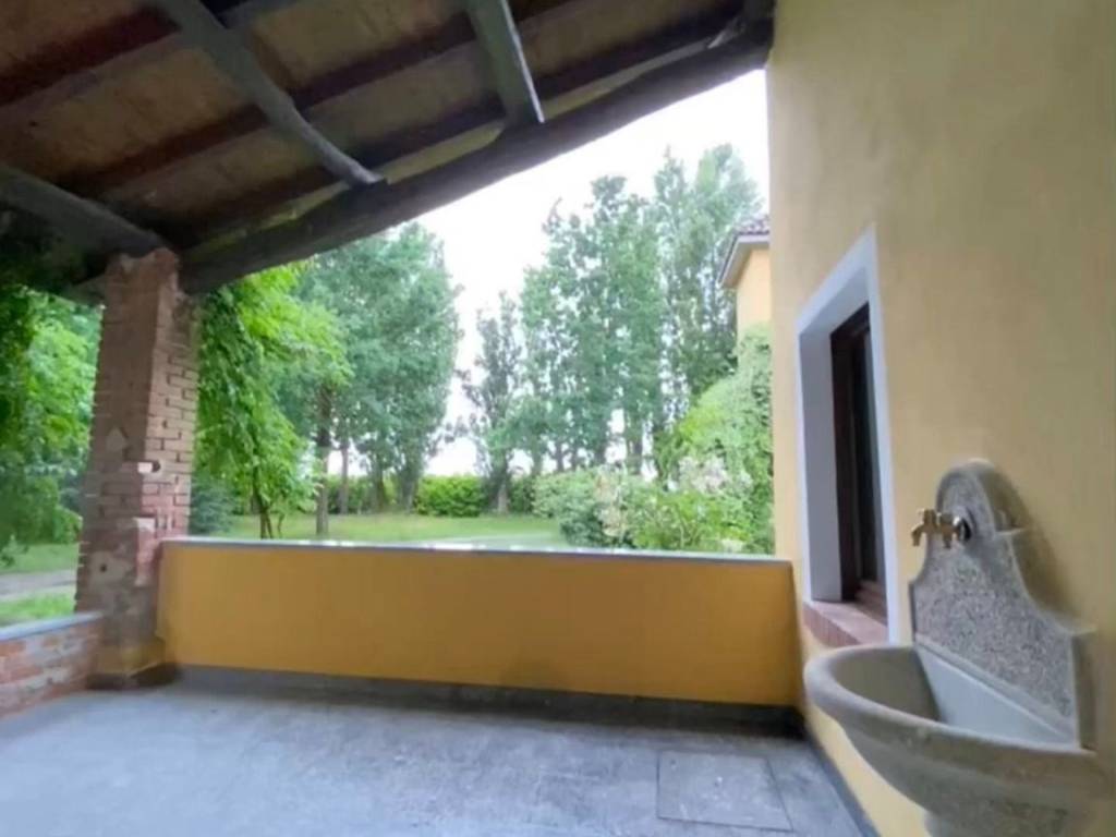 casa indipendente a Novara in zona zona Cittadella - Villaggio Dalmazia