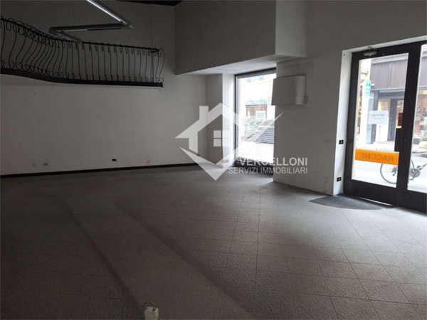negozio in affitto a Novara in zona Centro Città