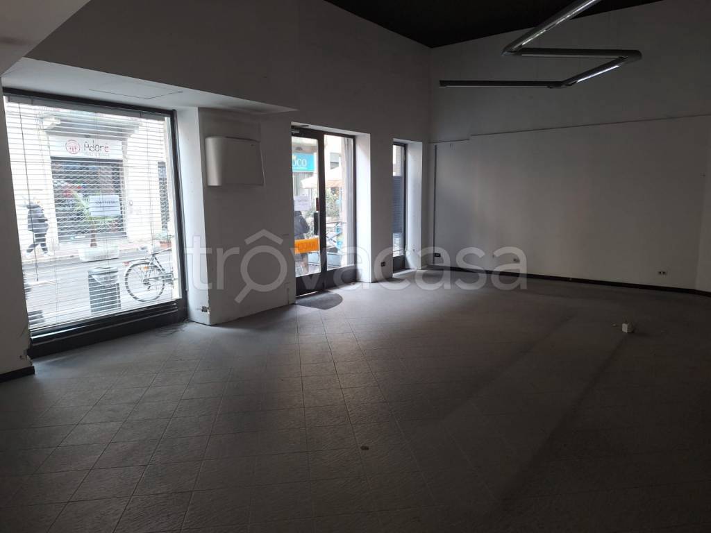 locale commerciale in affitto a Novara in zona Centro Città