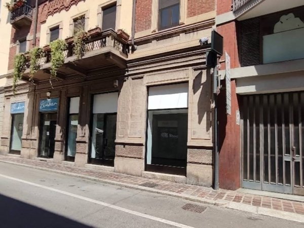 negozio in affitto a Novara in zona Centro Città