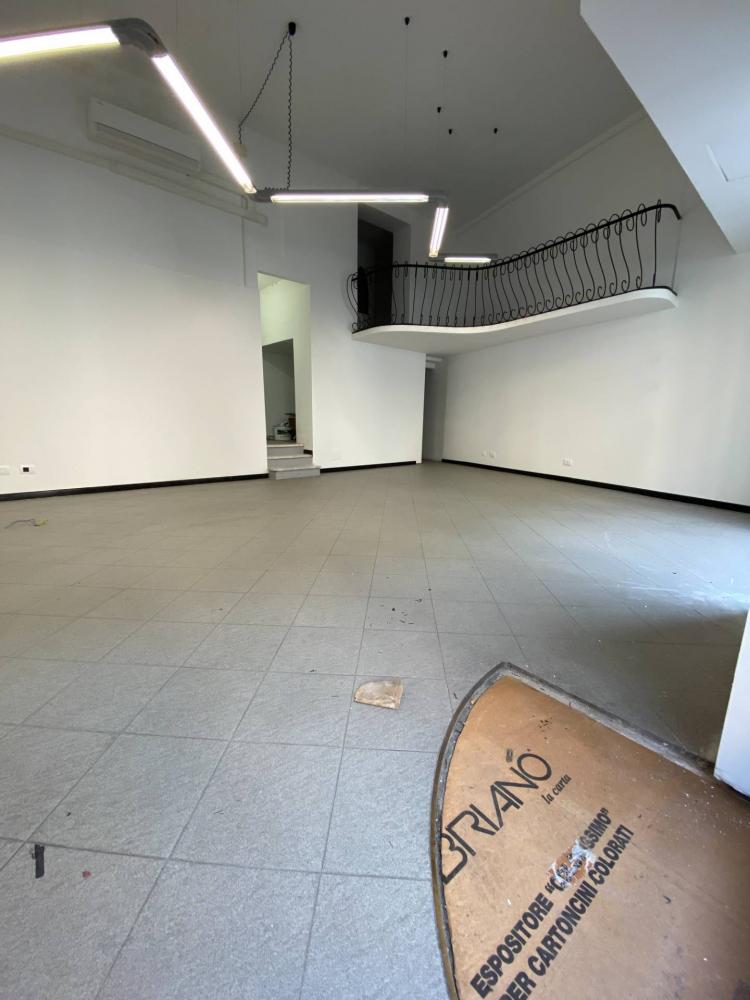 negozio in affitto a Novara in zona Centro Città