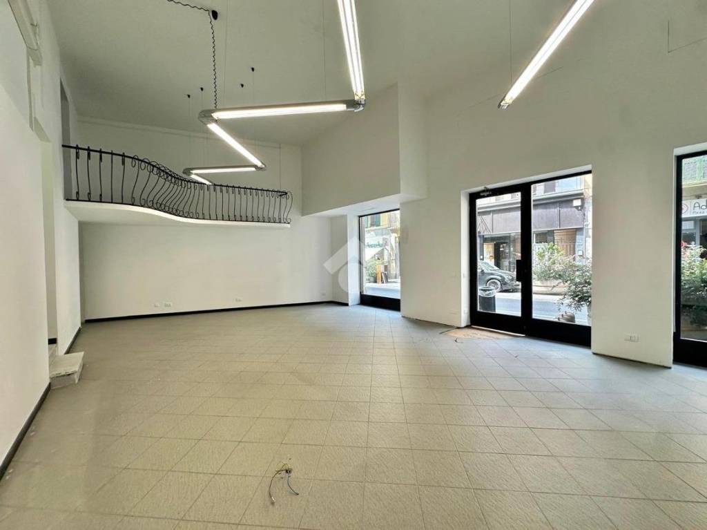negozio in affitto a Novara in zona Centro Città