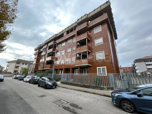 appartamento in affitto a Novara in zona zona Cittadella - Villaggio Dalmazia