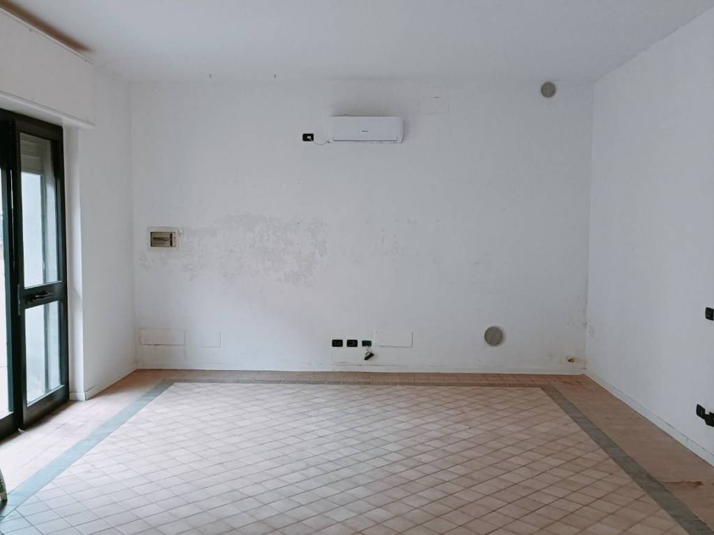 negozio in affitto a Novara in zona zona Sant'Agabio