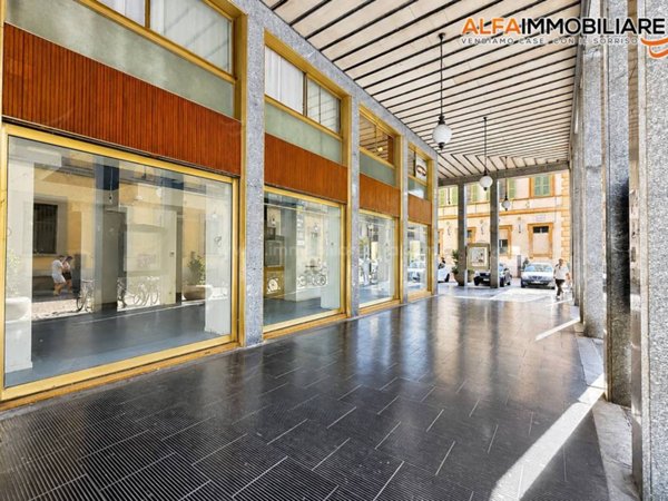 negozio in affitto a Novara in zona Centro Città