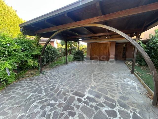 casa indipendente a Novara in zona zona Cittadella - Villaggio Dalmazia