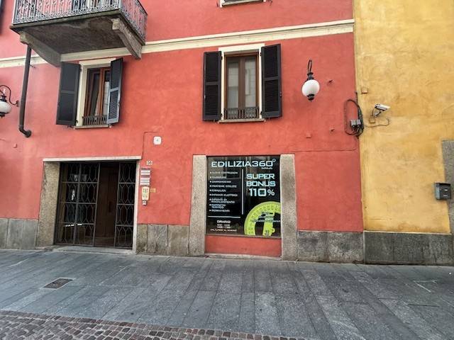 negozio in affitto a Novara in zona Centro Città