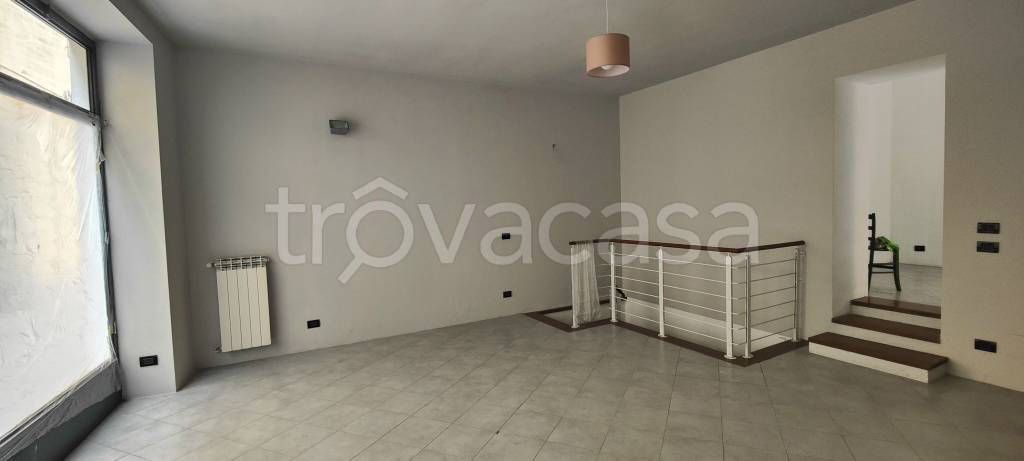 negozio in affitto a Novara in zona Centro Città