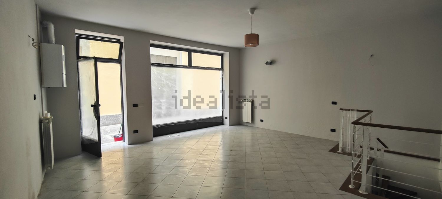 negozio in affitto a Novara in zona Centro Città