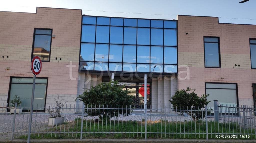 negozio in affitto ad Oleggio