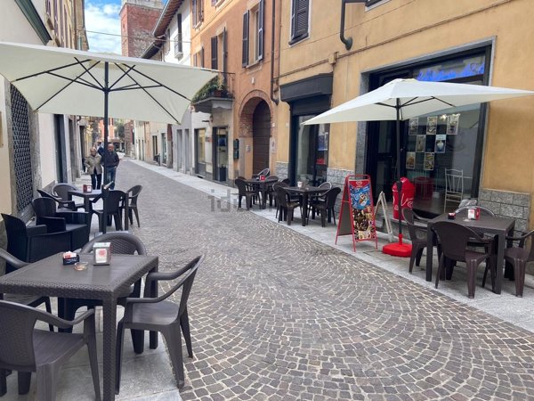 negozio in affitto ad Oleggio