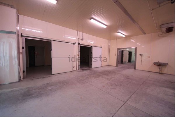 locale di sgombero in affitto ad Oleggio