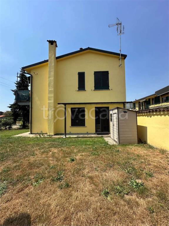 appartamento in affitto ad Oleggio in zona Loreto