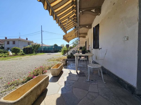 casa indipendente in affitto ad Oleggio