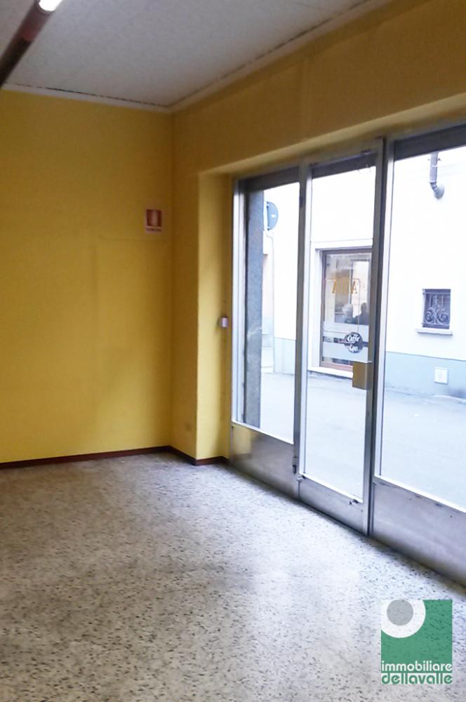 negozio in affitto ad Oleggio
