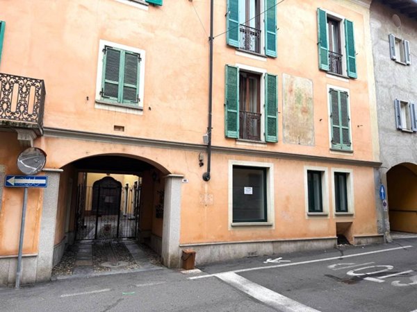 negozio in affitto ad Oleggio