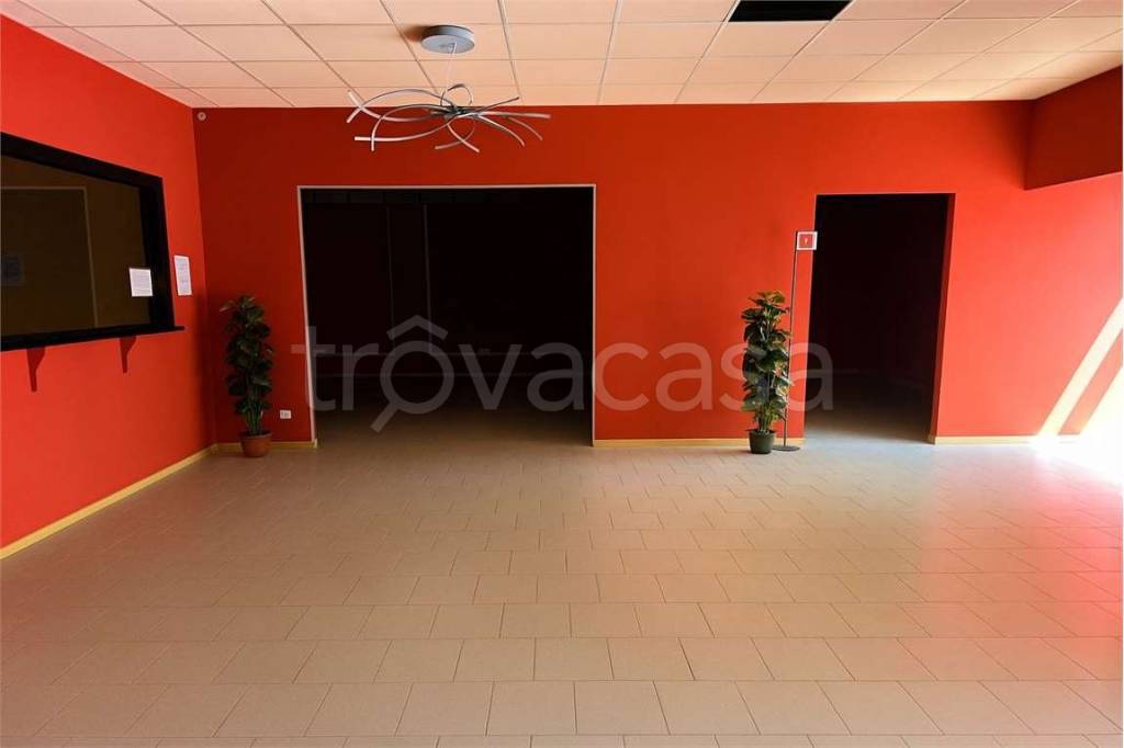 negozio in affitto ad Oleggio