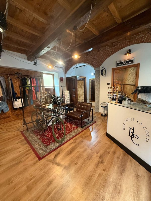 locale commerciale in affitto ad Oleggio