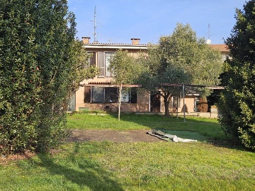 casa semindipendente in affitto ad Oleggio