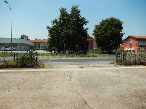 negozio in affitto ad Oleggio