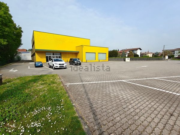 capannone in affitto ad Oleggio in zona Carmine
