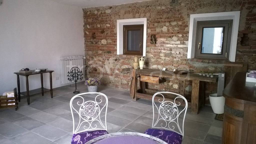 appartamento in affitto ad Oleggio in zona Loreto