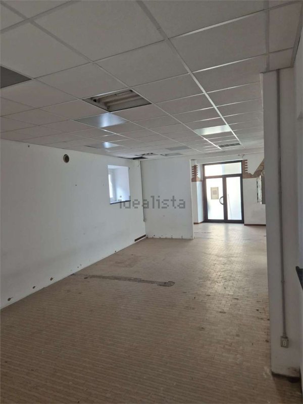 locale commerciale in affitto ad Oleggio