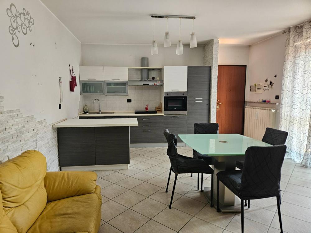 appartamento in affitto ad Oleggio in zona San Giovanni