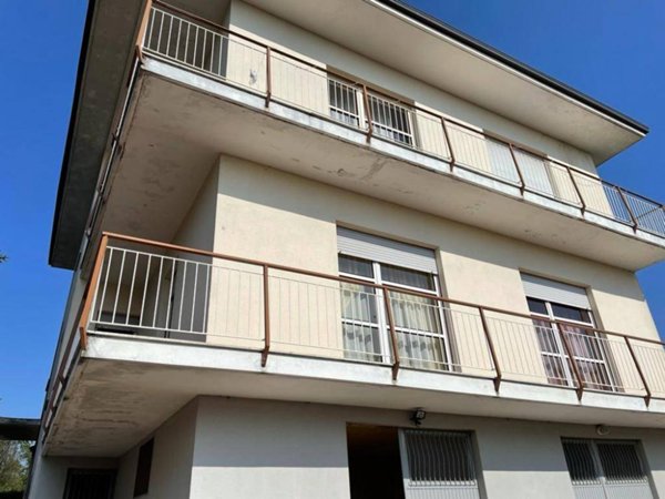 appartamento in affitto ad Oleggio in zona Gaggiolo