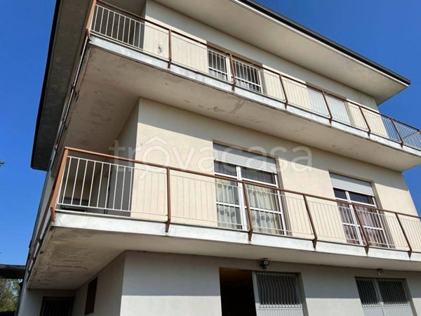 appartamento in affitto ad Oleggio in zona Gaggiolo