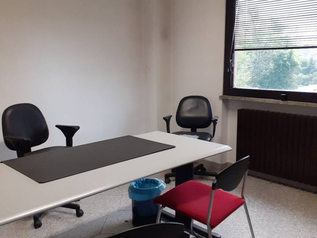 ufficio in affitto a Paruzzaro