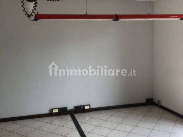 ufficio in affitto a Paruzzaro