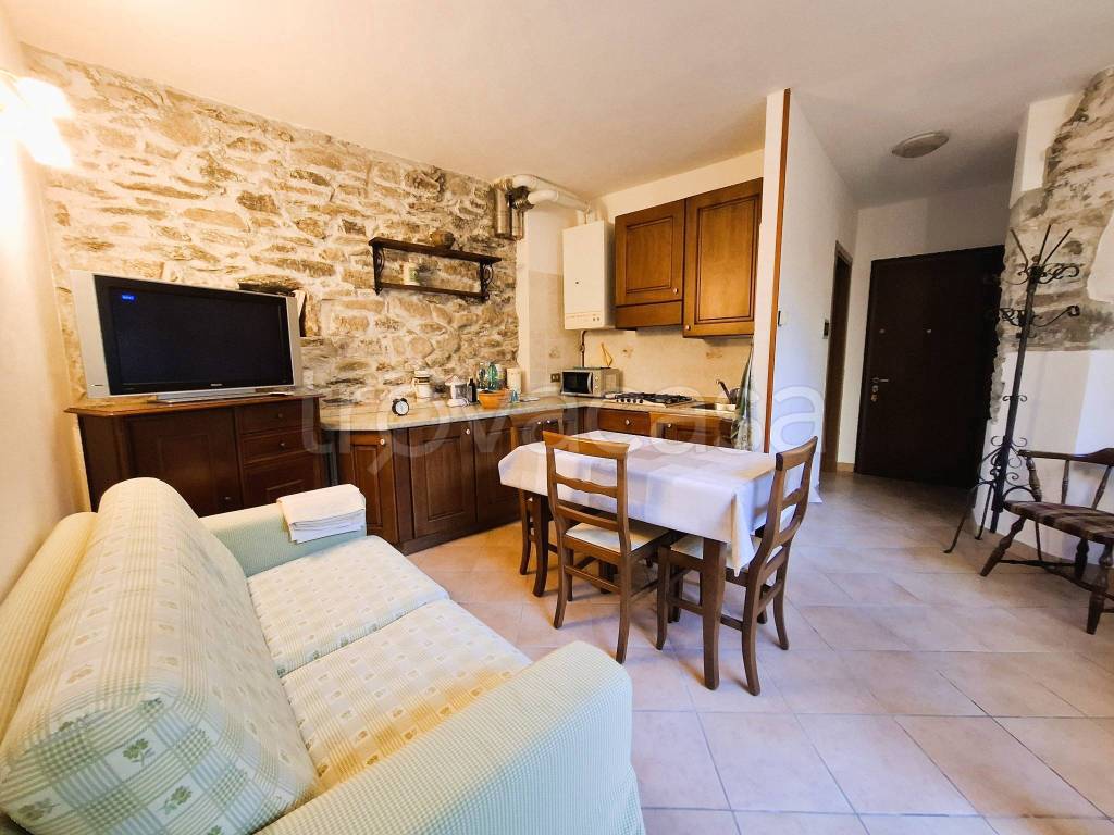 appartamento in affitto a Pella