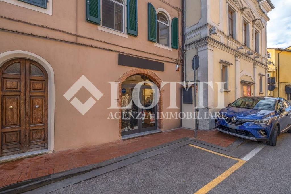 negozio in affitto a Bientina
