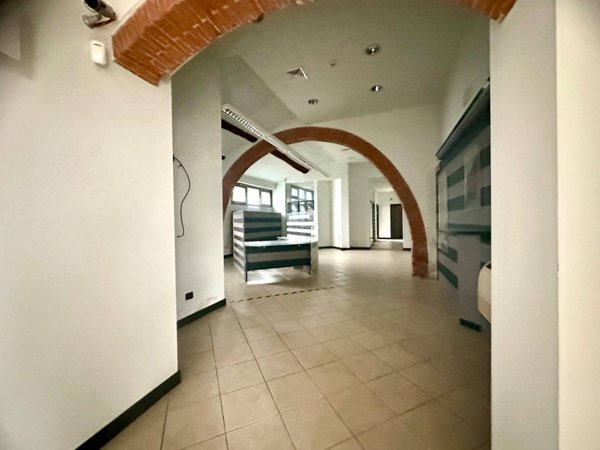 locale commerciale in affitto a Bientina