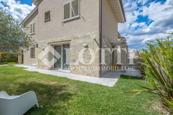 casa indipendente in affitto a Bientina