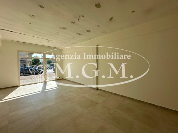 locale commerciale in affitto a Bientina