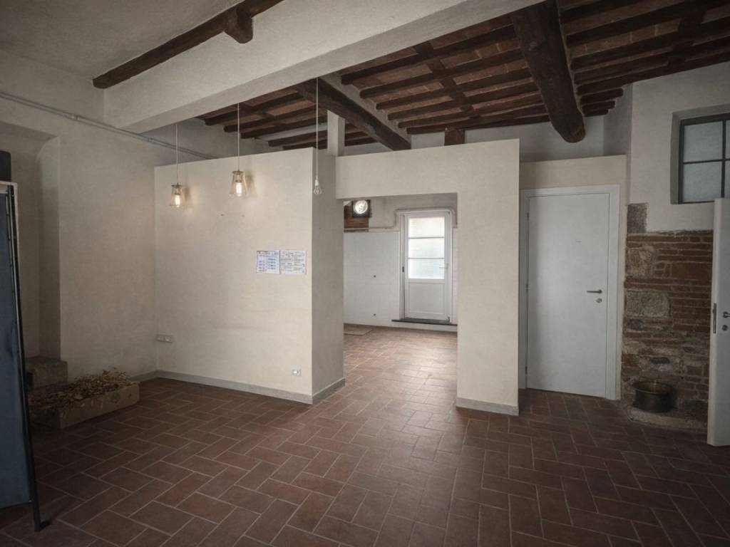 negozio in affitto a Bientina