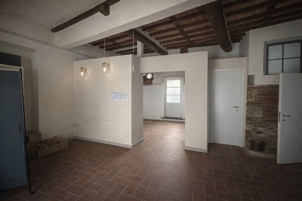 locale commerciale in affitto a Bientina