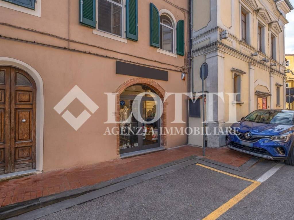 locale commerciale in affitto a Bientina