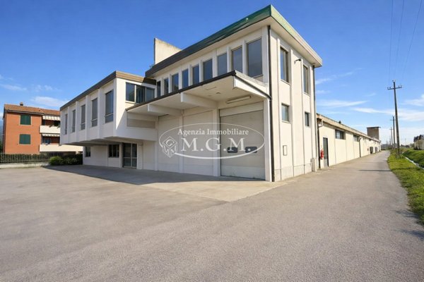 locale commerciale in affitto a Bientina